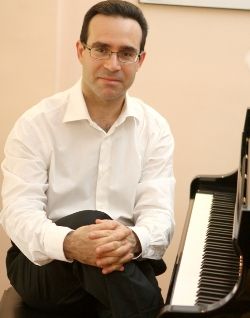Foto_ALDO_RAGONE-Concerto_pianistico_del_13-02-2012